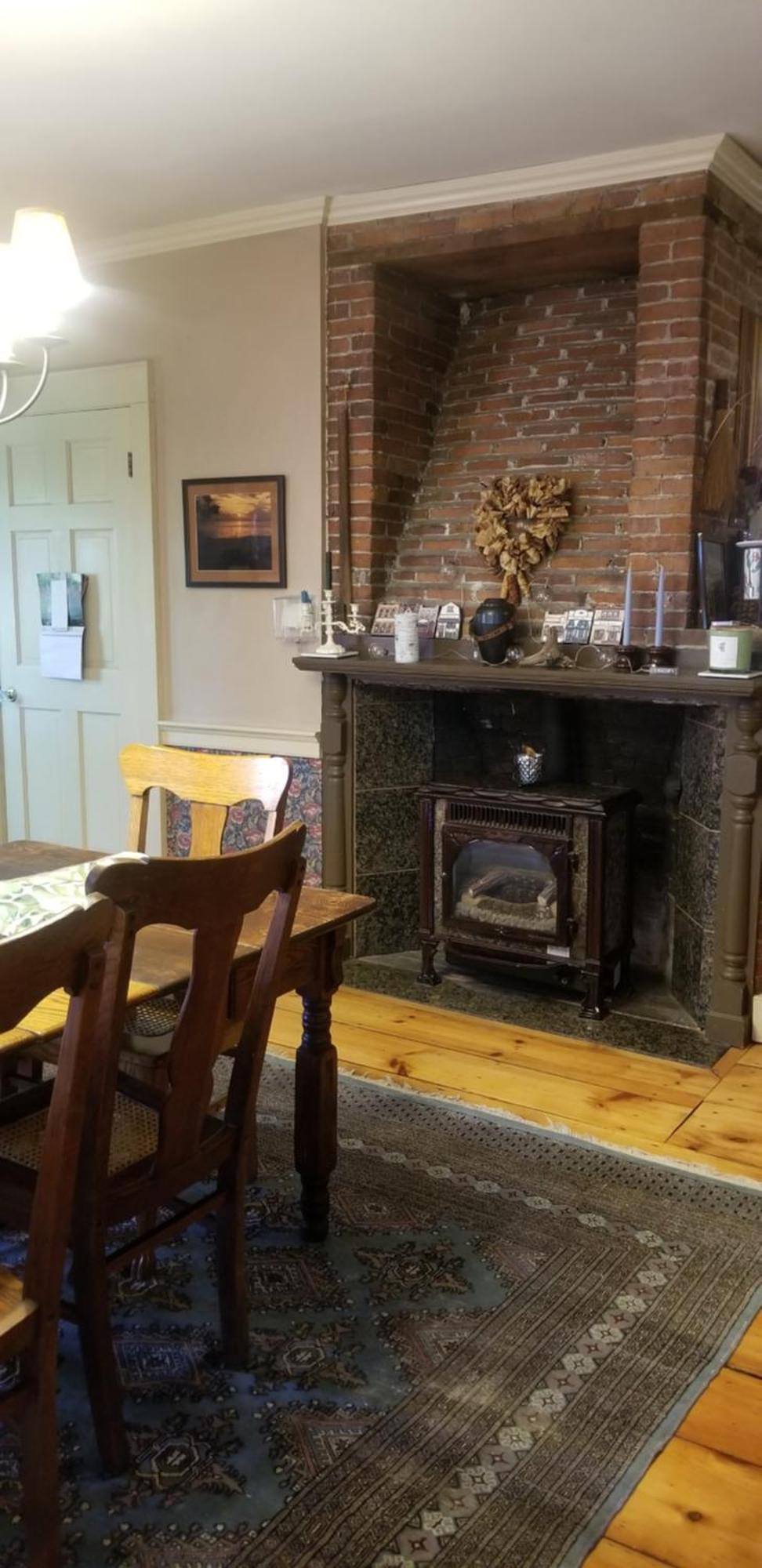 Widow Avery House Hallowell Room photo
