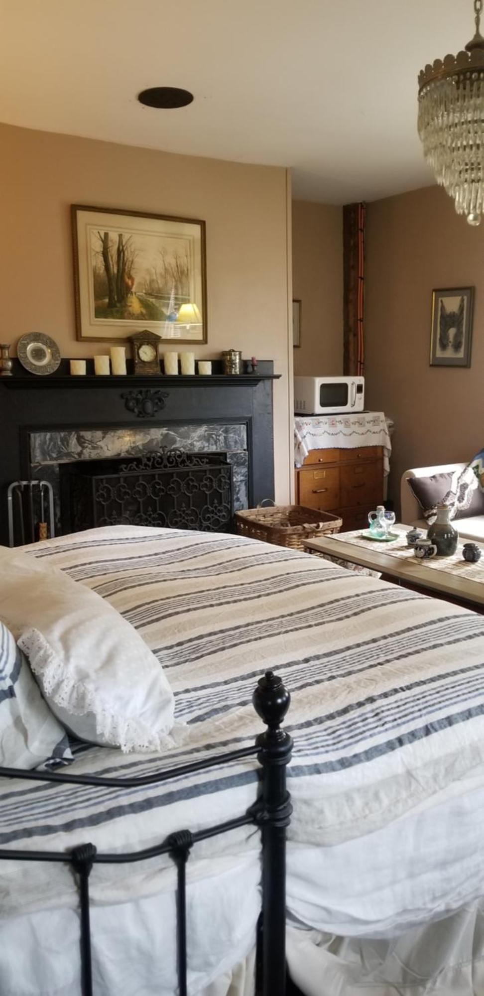 Widow Avery House Hallowell Room photo